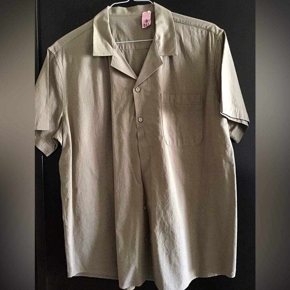 Casual Short-Sleeve Button-Down Shirt in Light Tan